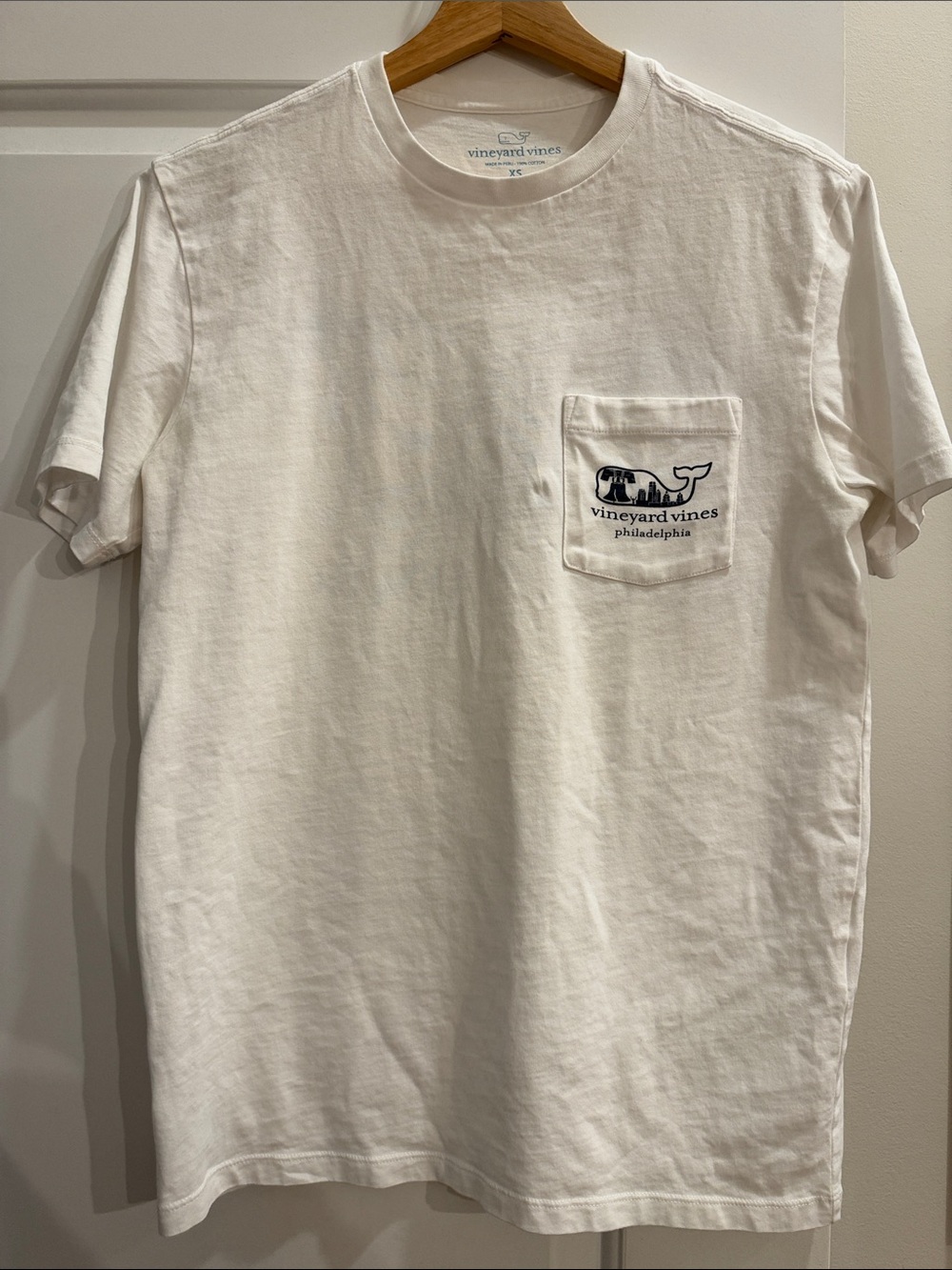 Vineyard Vines Philadelphia Whale White Pocket Tee - Men’s XS
